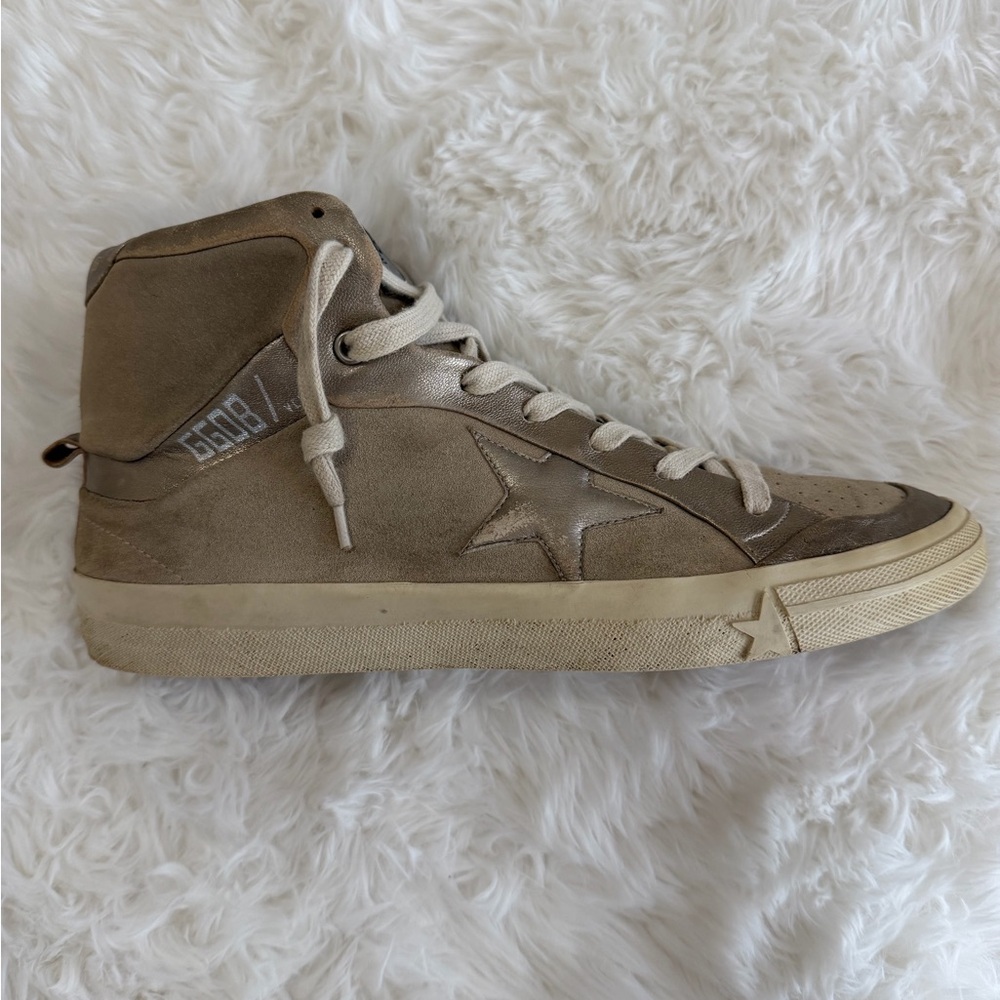 Golden Goose Deluxe Brand (GGDB) - VCE
2.12 High-Top Sneakers
Size: 41 US 11 - Picture 8 of 13